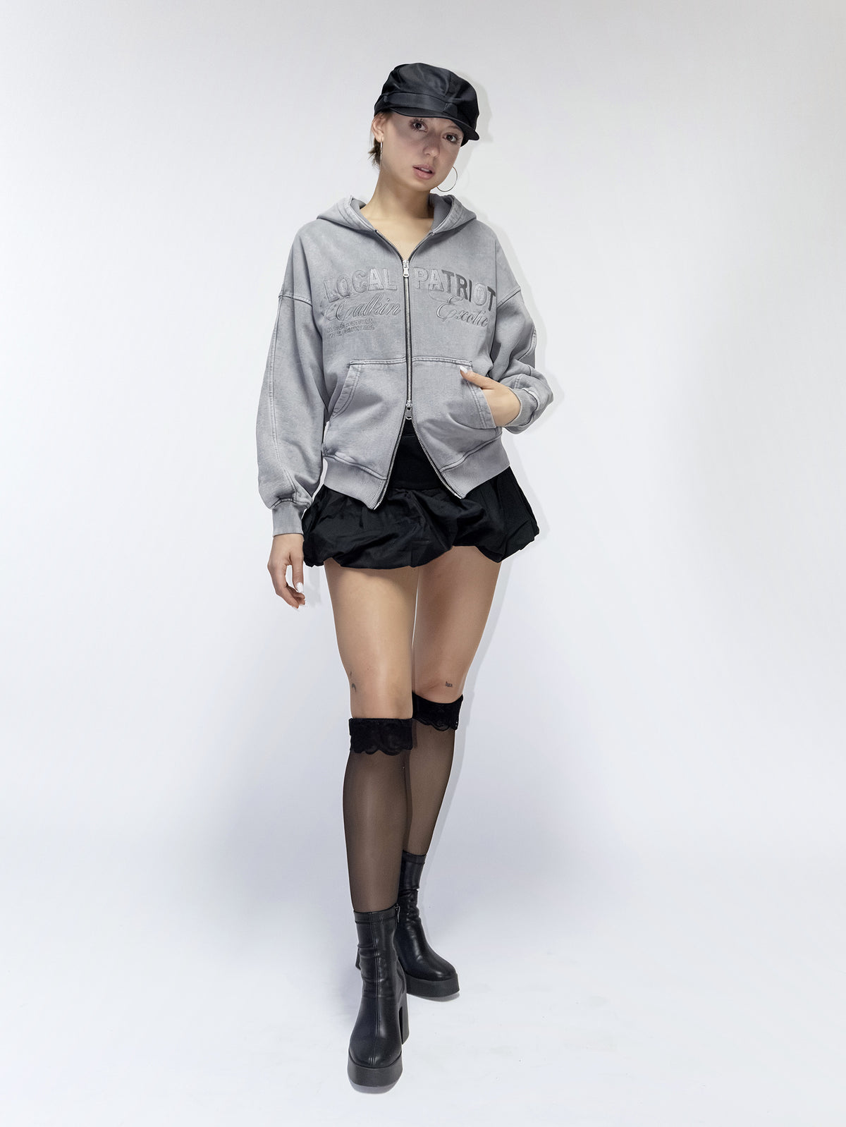 Double Zip Hoodie Local Patriot getragen, Ganzkörper