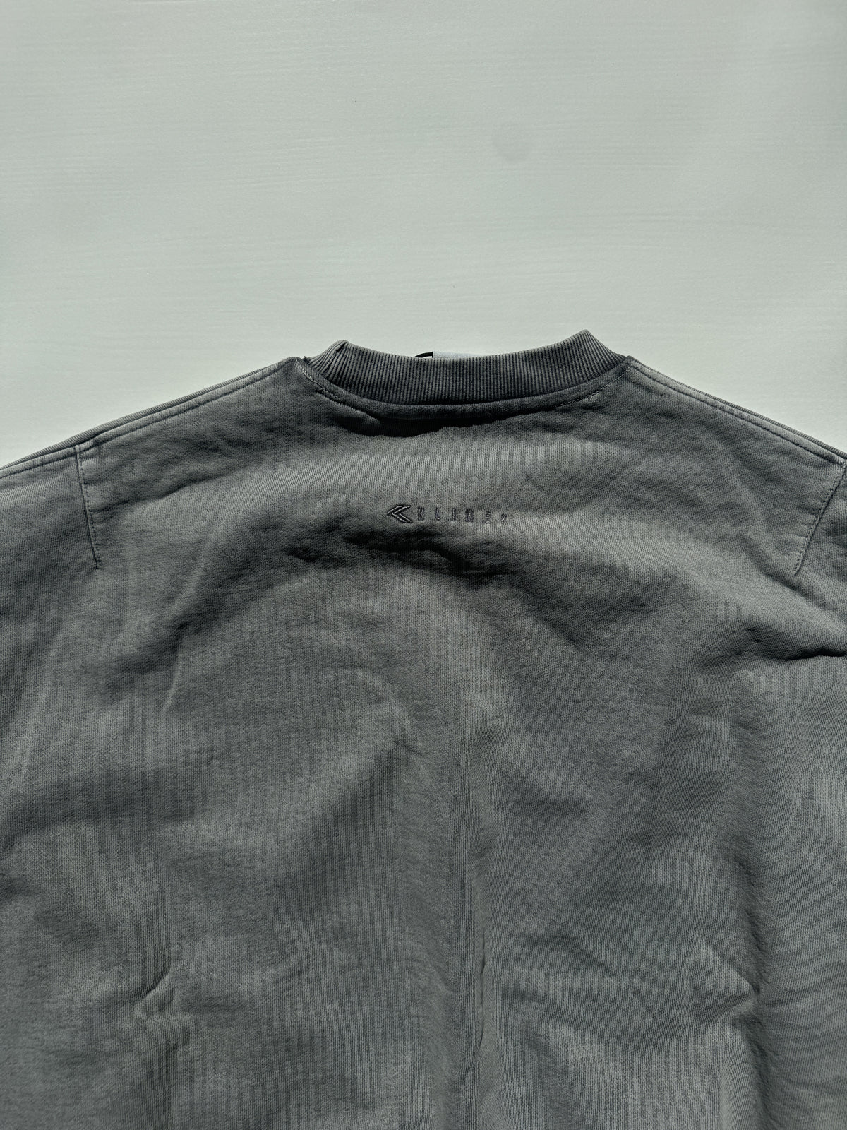 Crewneck, Rückennaht